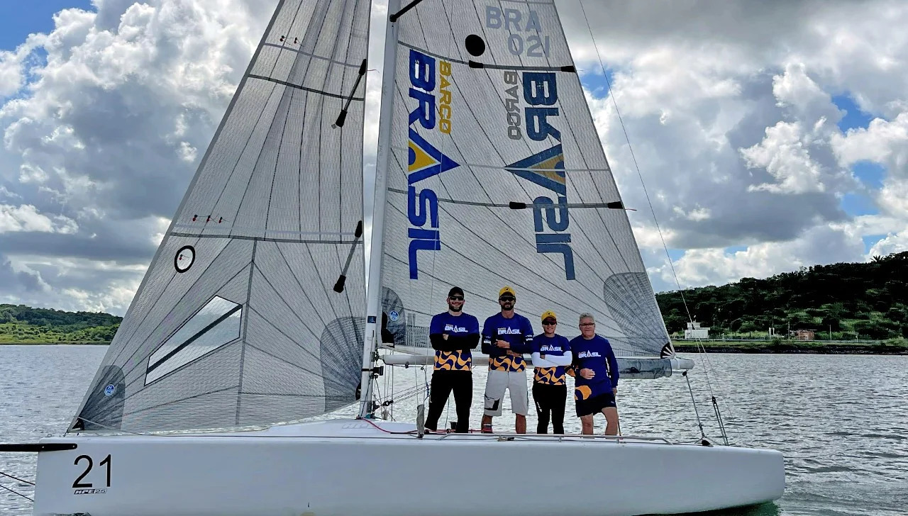 Barco Brasil participa do VelaShow e Copa Mitsubishi em Ilhabela (SP)